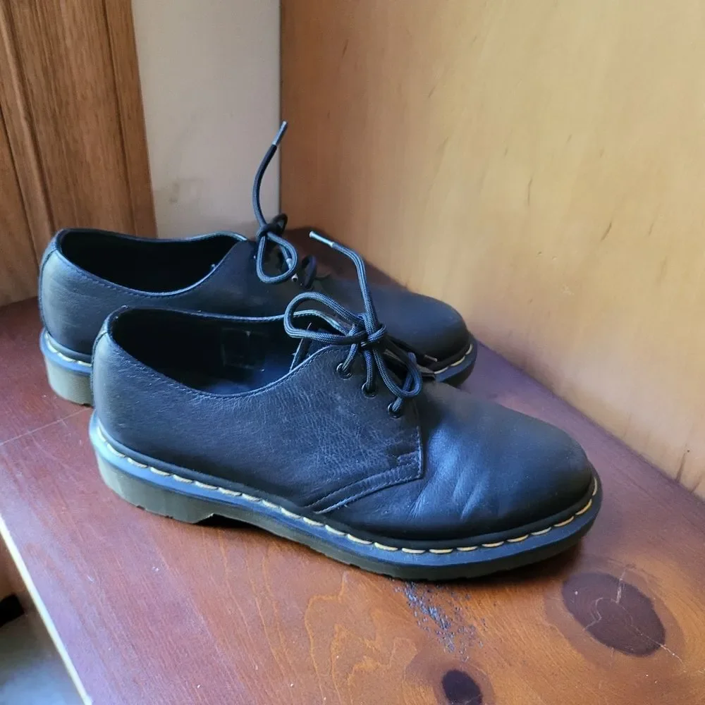 NWOT - Doc Martens - Size 8